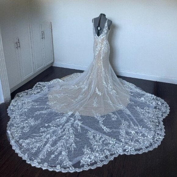 Trumpet Wedding Dress | Size 12 | Plunging V-Neck & Cathedral Train - Picture 6 of 6